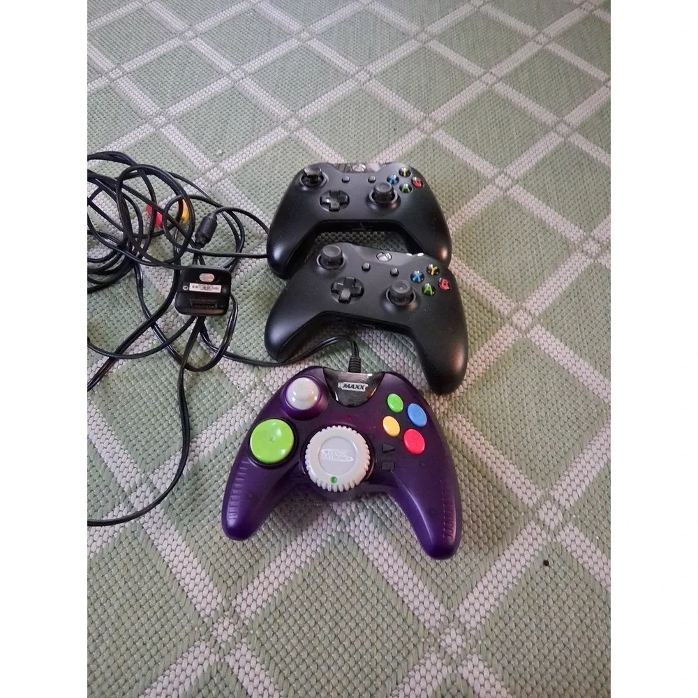 Video Game Controller Lot Xbox. VsMaxx. Read